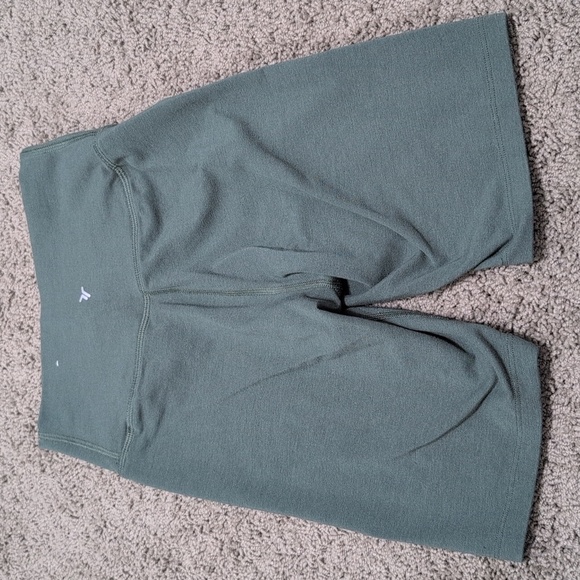 Old Navy Active Power Chill Crossover Panel Bike Shorts Sage Green XS - Picture 9 of 9